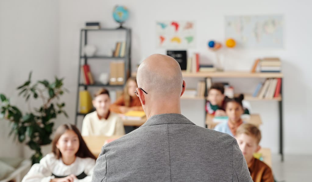 【中学生の場合】今すぐ静かにさせたい！英会話レッスンで、うるさい子供への対策５つ【１つでOK】